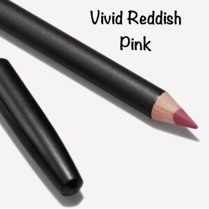 ✏️ BEET a MAC LIP LINER. RETAIL $25. **NEW IN BOX.